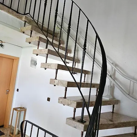 Gemuetliche-60qm-dg-wohnung-mit-balkon-in-dortmund アパート